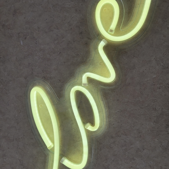 NEON Love sign with USB - Picture 4 of 4